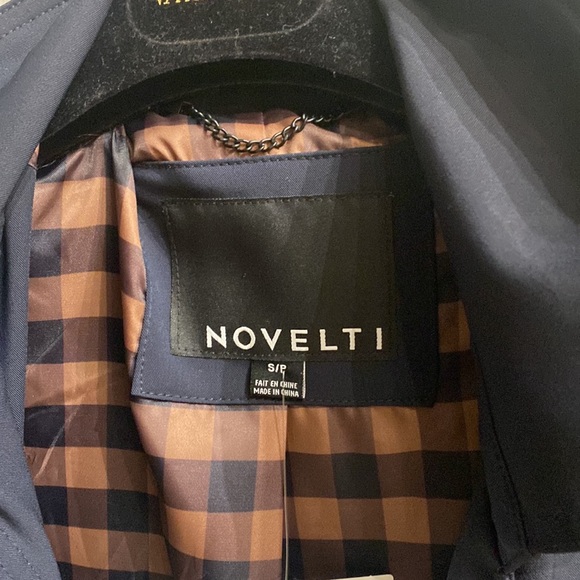 Beautiful navy rain/Trench coat. A timeless classic look! - Picture 3 of 8